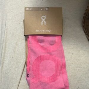 On Running Elite High Socks - Vibrant Pink